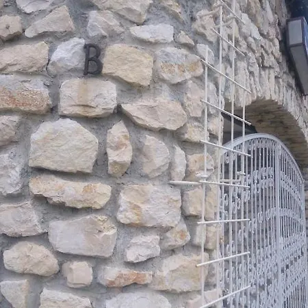 לינה וארוחת בוקר Steinhaus