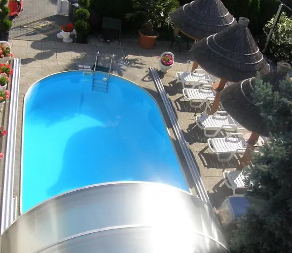 Steinhaus Couette-café 4*